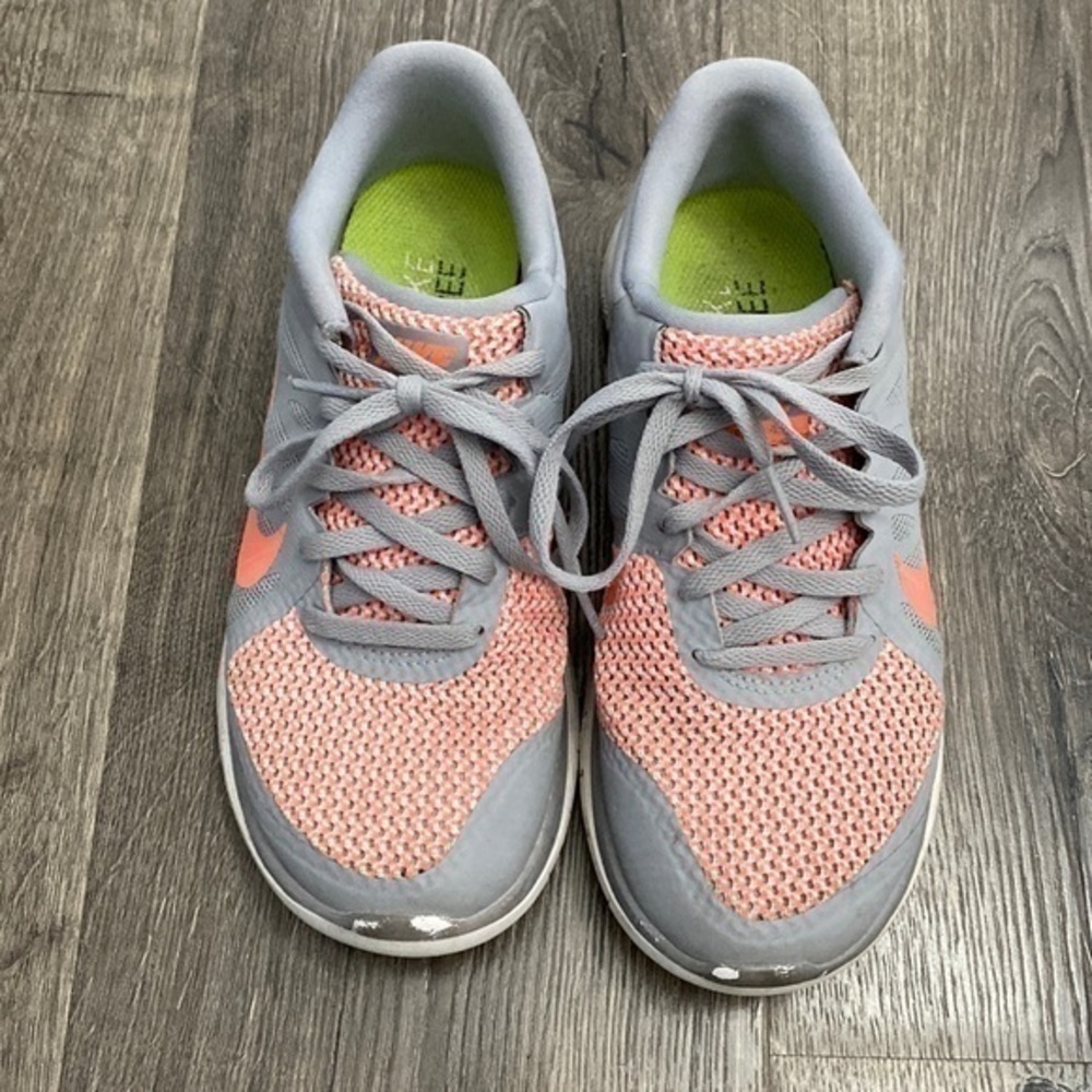 Nike Womens 7 shoes - Picture 2 of 4